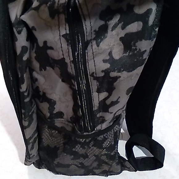 backpack - Picture 3 of 5